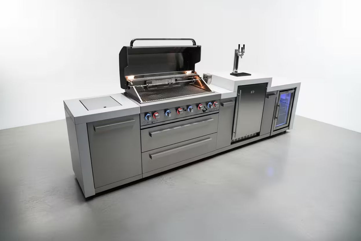 Mont Alpi Deluxe 805 outdoor kitchen with kegerator and fridge