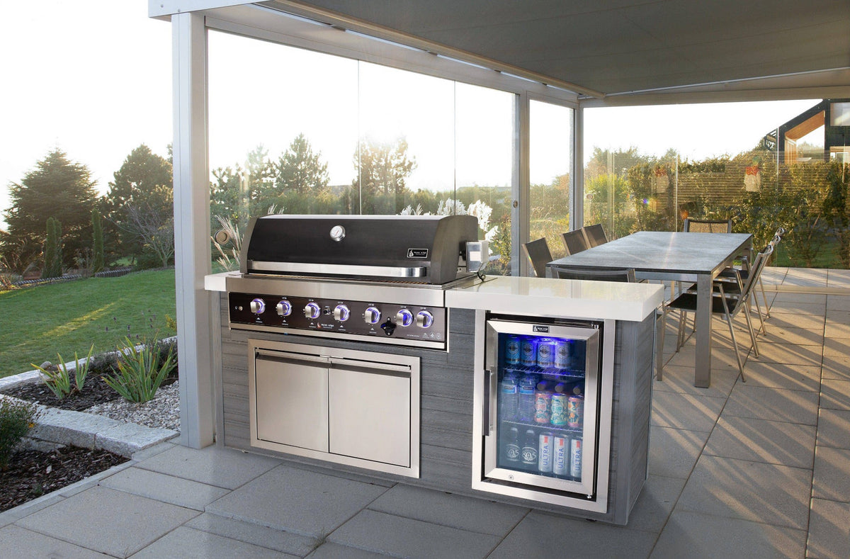 Mont Alpi MA805-AWBSS outdoor kitchen lifestyle installation
